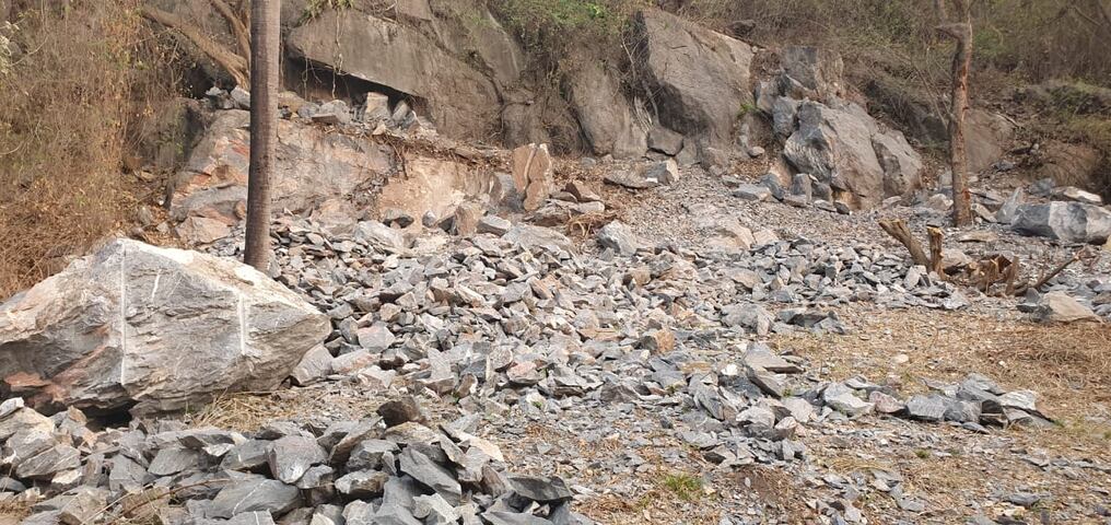 El fiscal del Medio Ambiente del Chaco, Andrés Arriola, allanó un inmueble ubicado en Puerto Casado, departamento de Alto Paraguay, donde se estaría explotando irregularmente una cantera. Foto: Gentileza.