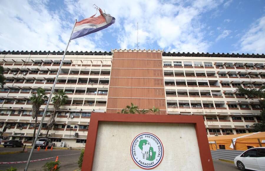 La denunciante acusa a los médicos y enfermeras del Hospital Central del IPS de negligencia médica y omisión de auxilio. Foto: Archivo.