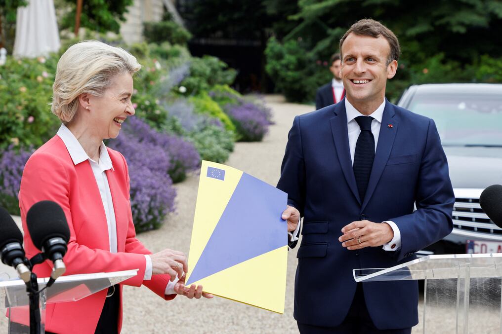 El anuncio se hizo hoy tras una reunión entre la titular de la Comisión Europea, Ursula von der Leyen, y el presidente Emmanuel Macron. Foto: AFP.
