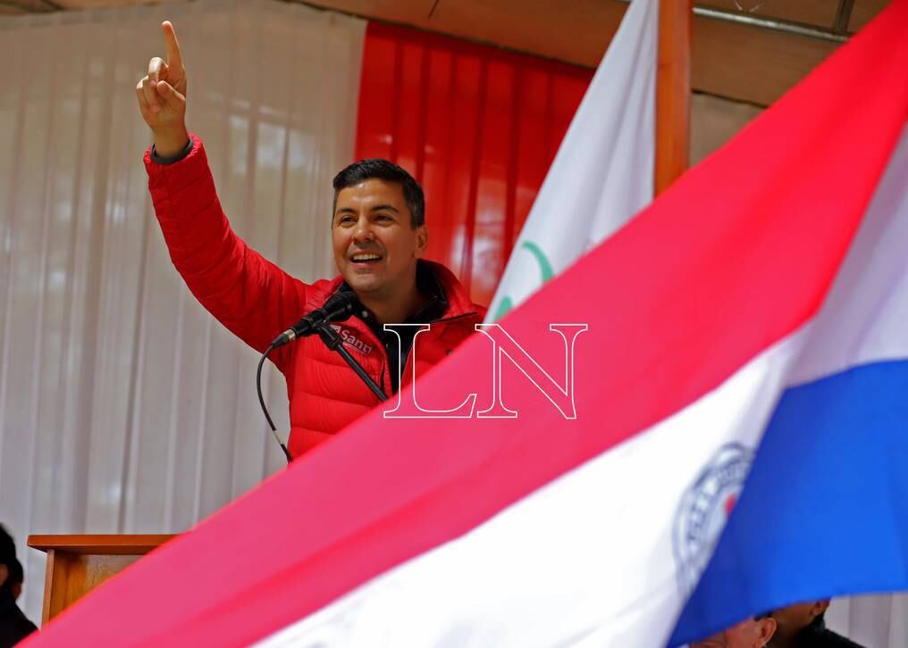 El precandidato a la Presidencia por Honor Colorado resaltó la experiencia y capacidad de los candidatos que integran la lista del movimiento tanto para Diputados, Senado y gobernaciones. Foto: Jorge Romero.