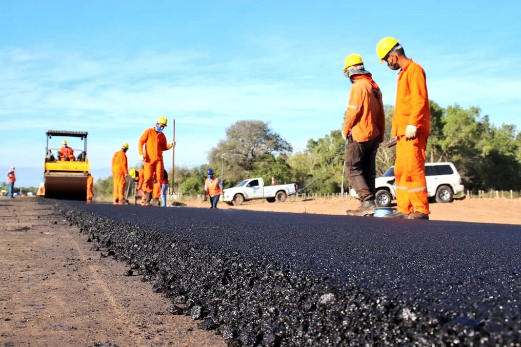 Esta mañana se realizó la apertura de los sobres de 10 oferentes para duplicación de la ruta Transchaco. Foto: Archivo.