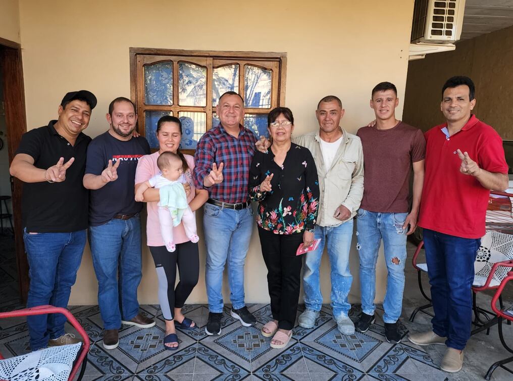 El precandidato a gobernador para el departamento de Ñeembucú por el movimiento Honor Colorado, Víctor Hugo Fornerón, dio la bienvenida en sus redes sociales a los jóvenes que se integraron oficialmente este martes. Foto: Gentileza.