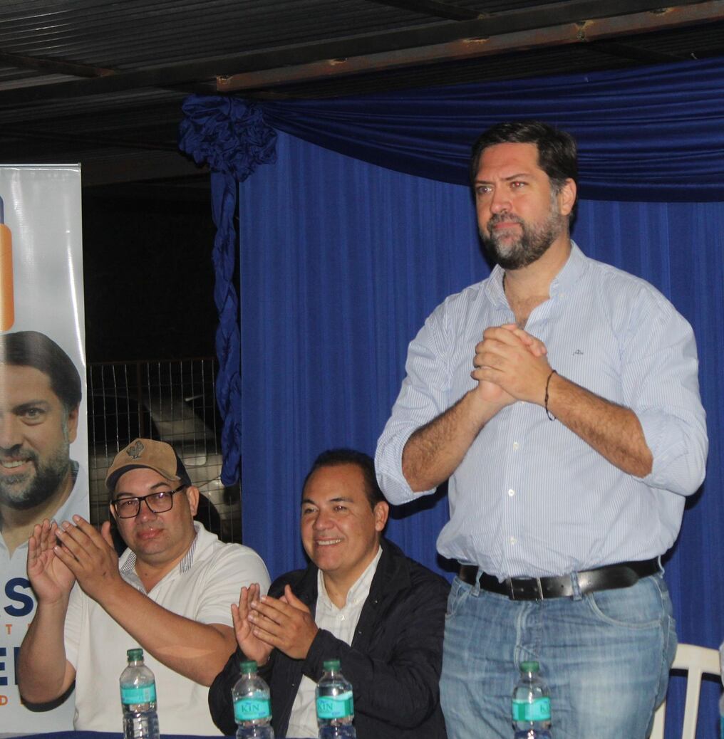 El doctor Bruno Balmelli, precandidato a la Vicepresidencia de la República, recordó que había visitado San Pedro en varias ocasiones para realizar cirugías en el marco del programa Ñemyatyrõ Paraguay. Foto: Gentileza.