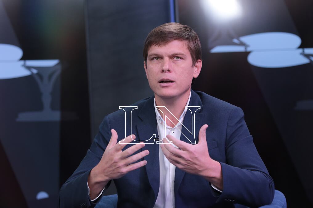 Juan Manuel Brunetti, ministro de Educación, tomó las riendas del MEC con el firme propósito de trazar una hoja de ruta que se convierta en una política de estado para la educación paraguaya. Foto: Eduardo Velázquez.
