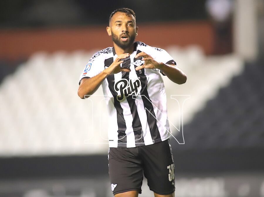 Ramón Martínez, mediocampista de Libertad que quiere clasificar hoy a octavos de la Copa Sudamericana.FOTO:JORGE JARA
