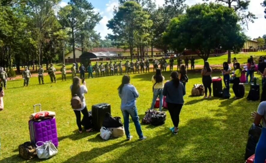 Todas las personas que ingresan al país deben cumplir con la cuarentena obligatoria en albergues u hoteles. Foto: Gentileza.