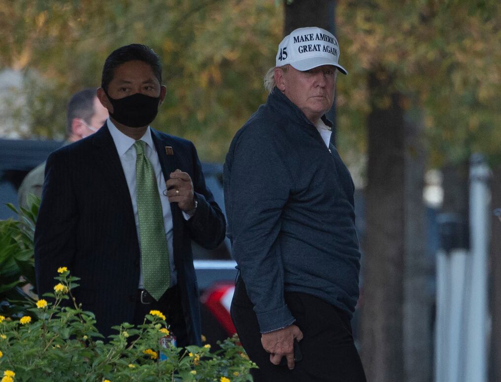 El presidente republicano visitó este domingo su campo de golf en Sterling, por segundo día consecutivo tras el anuncio de su derrota ante Joe Biden. Foto: AFP.