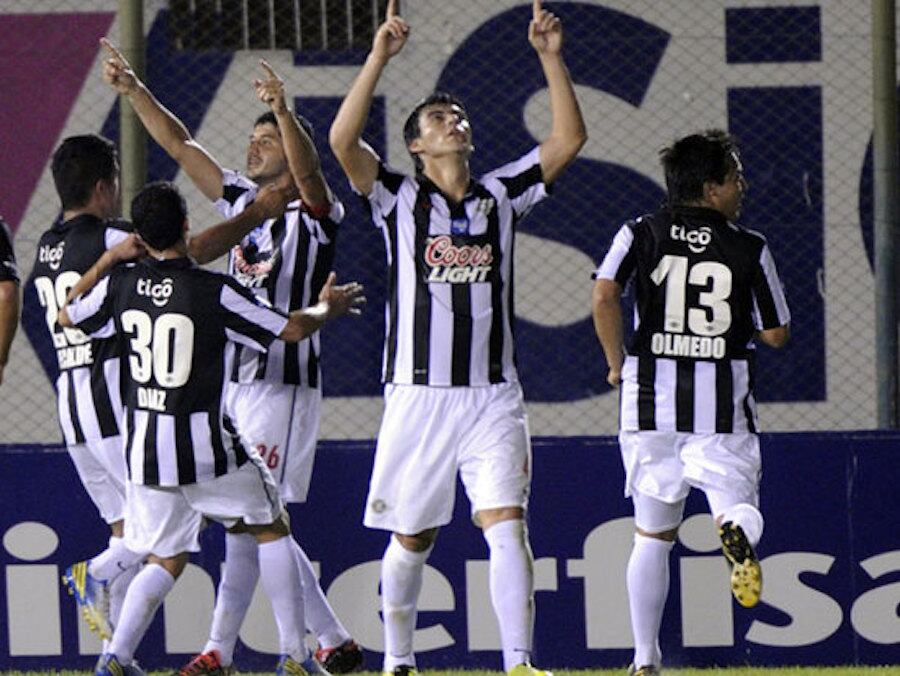 El flamante campeón del Apertura 2021, Libertad, que debe afrontar un exigente segundo semestre, anun­ció que para el torneo Clau­sura hará de local en el esta­dio Defensores del Chaco. FOTO: GENTILEZA