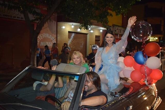 Nadia Ferreira, virreina de Miss Universo 2021, tuvo un gran recibimiento al llegar a Villarrica, su ciudad natal. Foto; Gentileza.