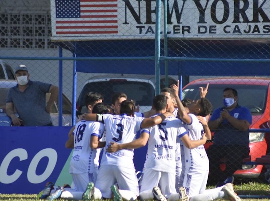 El Sportivo Ameliano obtuvo una ajustada, pero valiosa vic­toria (1-0) sobre Rubio Ñu, en el cierre de la fecha 16 del tor­neo de la categoría Intermedia. FOTO: GENTILEZA