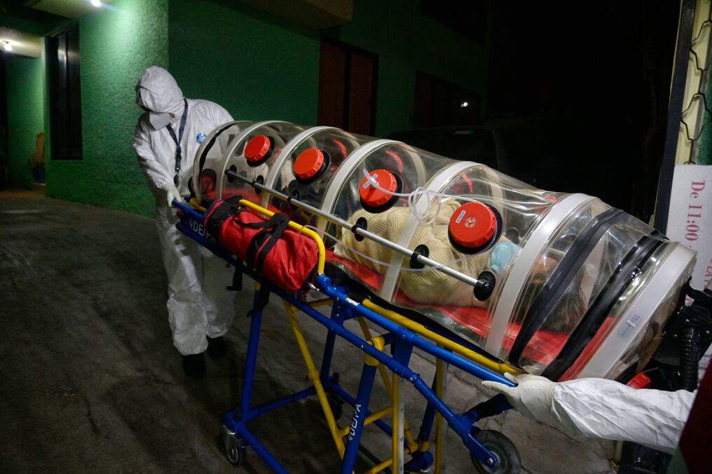 El país está pagando una cuenta letal alimentada, entre otras causas, por una docena de celebraciones de fin y comienzo de año. Foto: AFP.