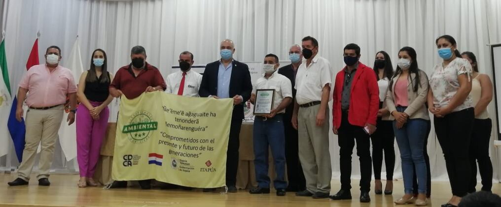 Los municipios de Capitán Meza, Hohenau, Bella Vista y Yatytay, del departamento de Itapúa, recibieron un reconocimiento por sus avances en la incorporación de la temática ambiental en la gestión local. Foto: Gentileza.