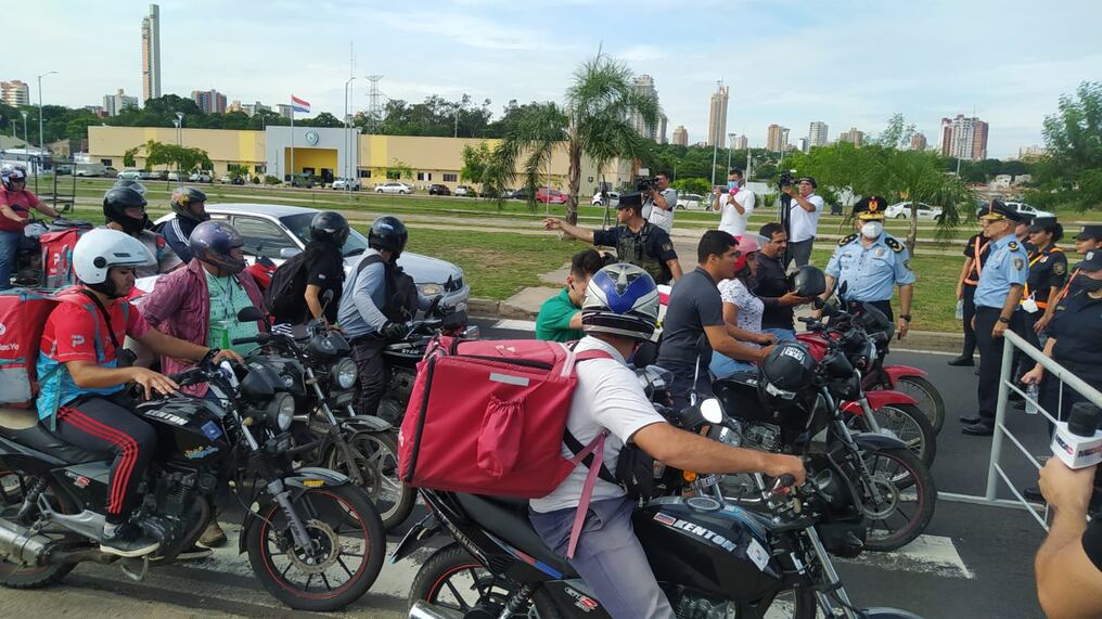 La Oficina de Empleos de la ANR impulsa una ordenanza municipal de seguros para trabajadores del delivery, especialmente para aquellos que trabajan en motocicletas y se exponen a un sinfín de situaciones. Foto: Archivo.