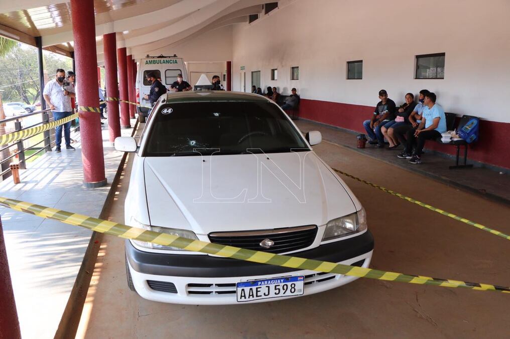 El vehículo involucrado es un Toyota Premio Vitz, placa número AAEJ 598, que recibió dos impactos de bala. Foto: Gustavo Galeano
