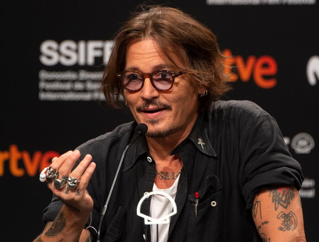 El actor presentó este domingo en el Festival de San Sebastián el biopic sobre el cantante irlandés Shane MacGowan, retratado en “Crock of Gold”. Foto: AFP.