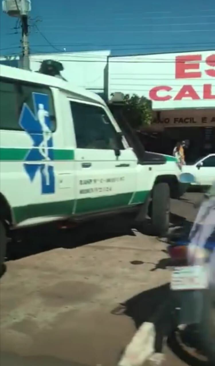 En un video se observa claramente el vehículo de la salud, con sus puertas semiabiertas, en el otro lado de la frontera. Foto: Captura de pantalla.