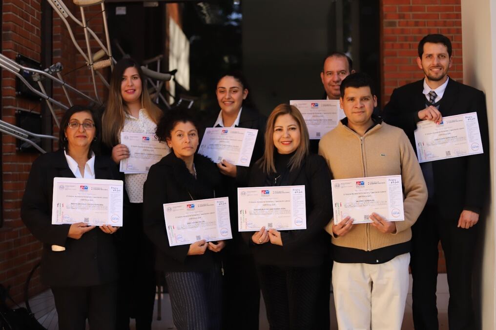 Son egresados de 18 cursos gratuitos realizados desde el año 2021, en la modalidad virtual. Foto: Gentileza.