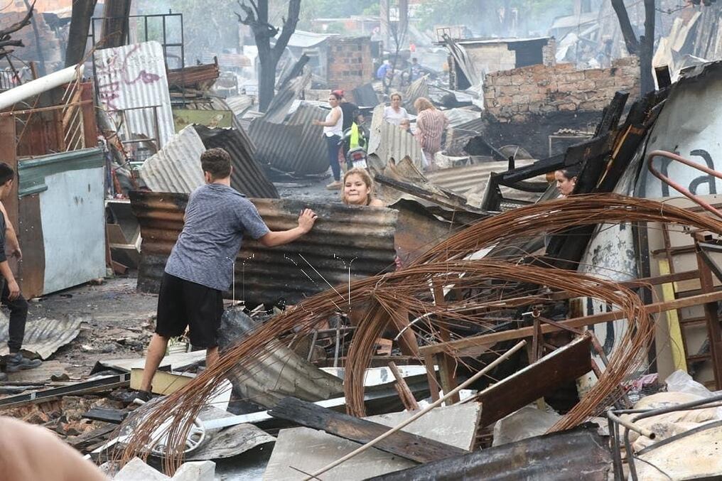 Los afectados perdieron casi la totalidad de sus pertenencias por la magnitud del siniestro. Foto: Pánfilo Leguizamón.