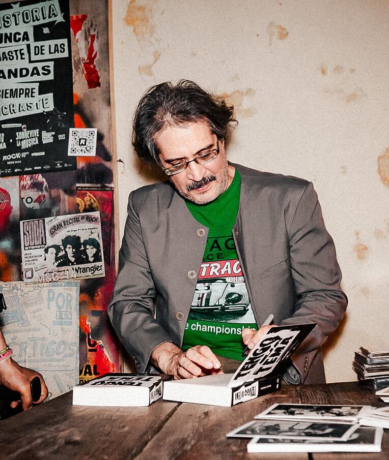 A partir del libro “Tengo un tema” de Sergio Ferreira, este viernes a las 20:00 se presenta un panel sobre la historia del movimiento rockero en Paraguay. Foto: Gentileza