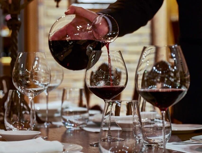 Una cena degustación de 5 etiquetas, acompañadas de small plates está prevista para este miércoles 15 de diciembre en la terraza del Sheraton a partir de las 20:30. Foto: Ilustrativa.