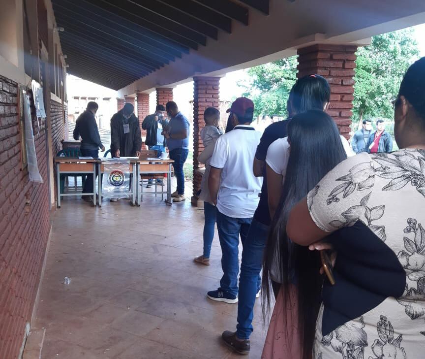 Los resultados en la mesa 4 fueron de 155 para el candidato colorado y 171 para el candidato liberal, de 400 electores habilitados Foto: TSJE.