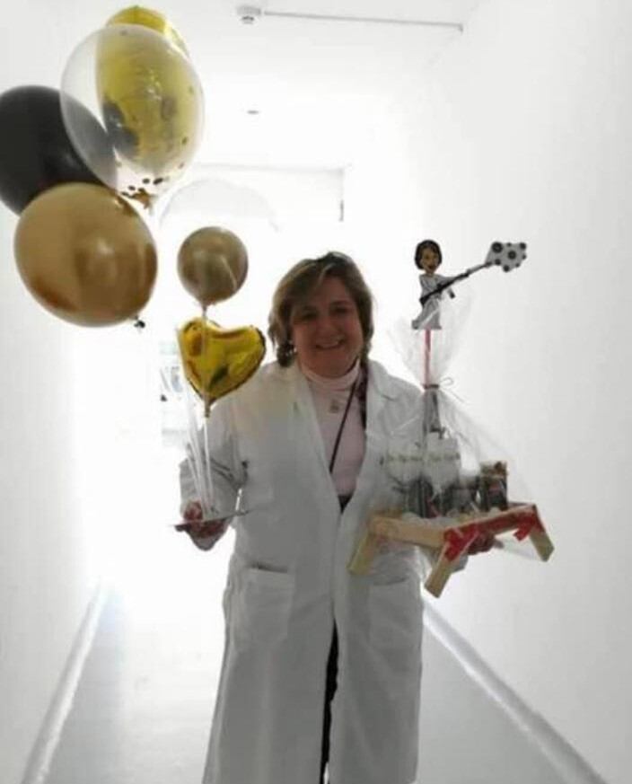 La Prof. Dra. Graciela Russomando, coordinadora del Laboratorio del Servicio Nacio­nal de Calidad y Salud Animal (Senacsa), cumplió 58 años y lo festejó trabajando incansablemente en la jornada del viernes. Foto: Gentileza.