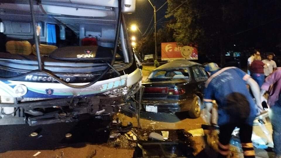 El conductor de un automóvil falleció esta madrugada en el distrito de Coronel Oviedo debido a una presunta imprudencia sobre la ruta. Foto: Gentileza.