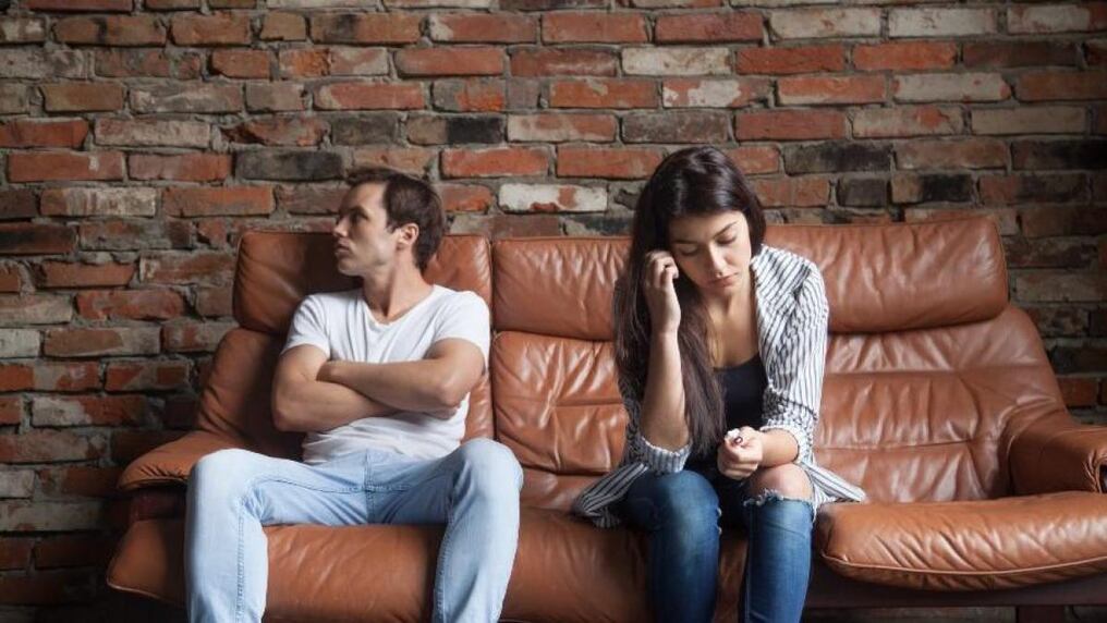 Una pareja adquiere una identidad compartida mientras está unida, con amigos y actividades compartidas, y la ruptura corta esa identidad. Foto: Ilustrativa
