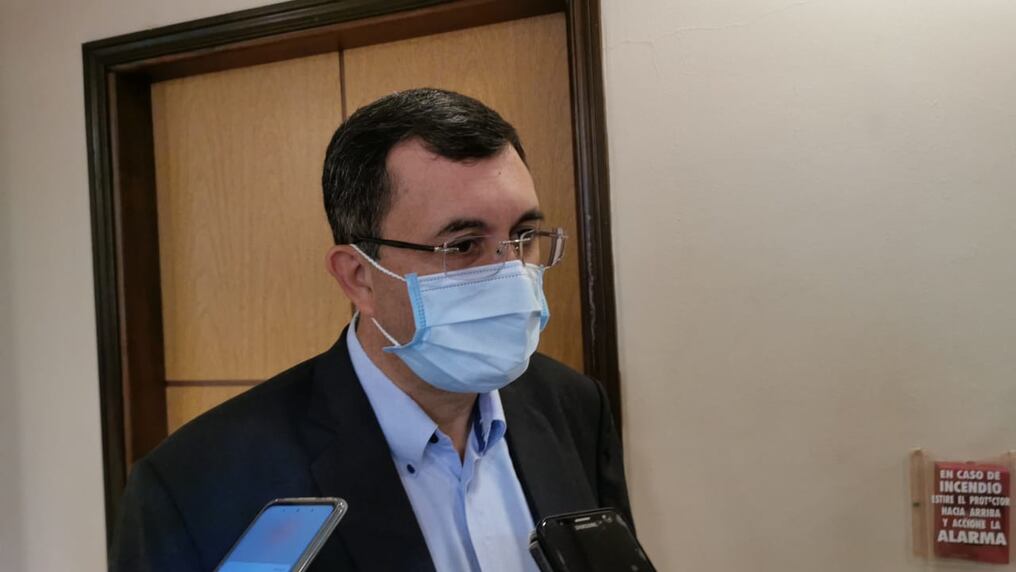 El senador Amado Florentín considera injustificable la falta de medicamentos e insumos con los recursos otorgados a Salud Pública. Foto: Universo 970 AM.