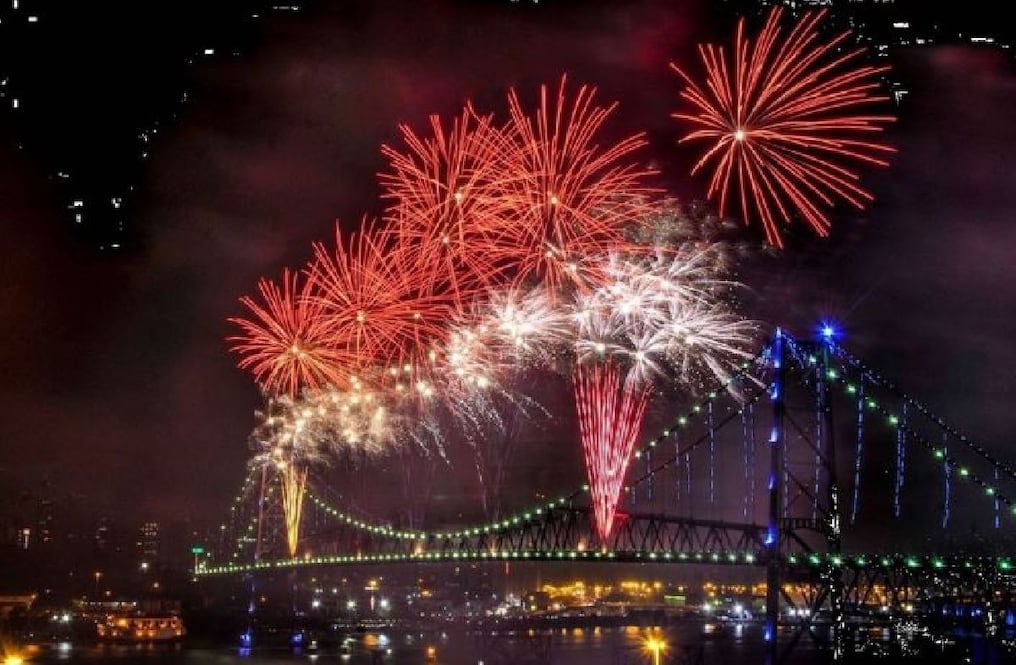 Las ciudades catarinenses de Florianópolis y Camboriu en el sur brasileño también retomarán la fiesta de Reveillon en la playa de Beira-mar Norte, y en el puente Hercílio Luz. Foto: Gentileza.