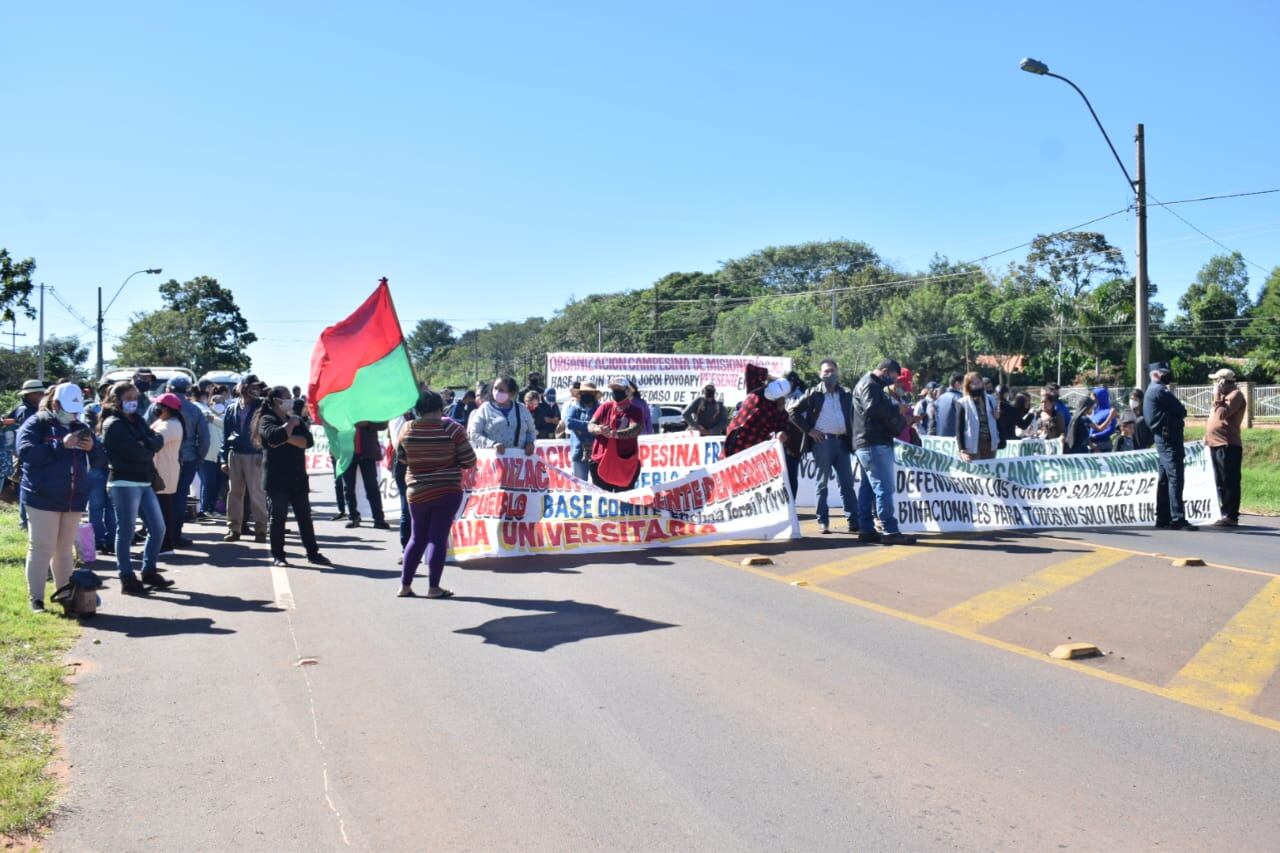 La Nación / Misiones: cierran ruta para reclamar prosecución de programas  financiados por Yacyretá