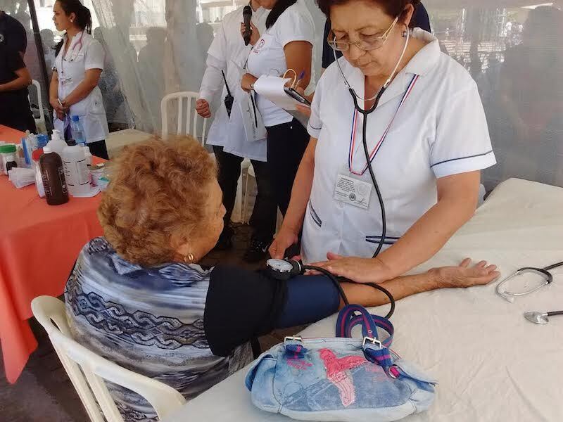 La deshidratación en un paciente de la tercera edad ocurre en horas, en el bebé mucho más rápido aún, señalan: Foto: Archivo.
