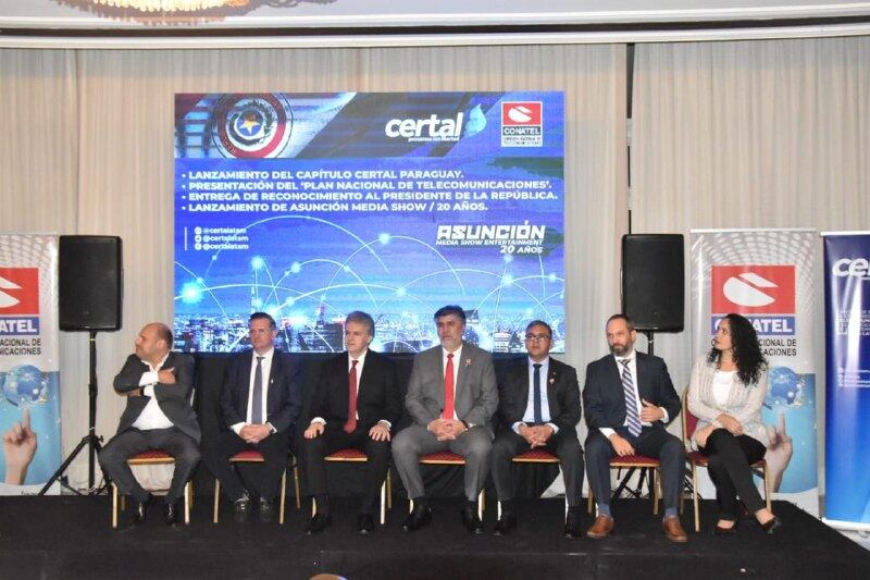 Autoridades participaron del lanzamiento del Plan Nacional de Telecomunicaciones 2021-2025. Foto: Gentileza.