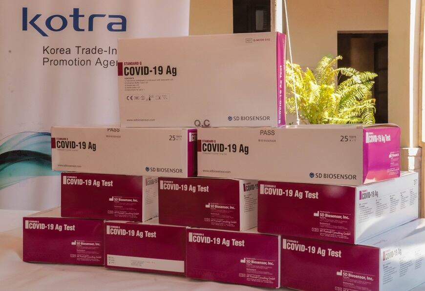 La empresa privada decidió donar 5.000 reactivos para la detección del virus. Entre ellos entregaron 2.500 test rápido. Foto: Gentileza.