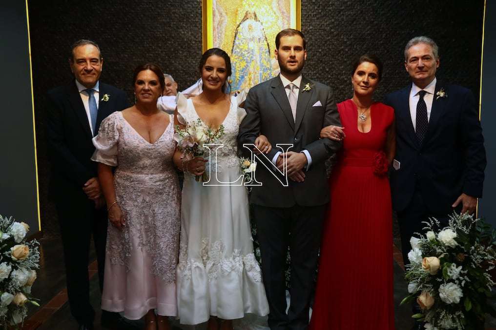 La boda fue apadrinada por José Luis Módica y Rosario Bellassai; Luisa Giommoni y Enrico Giommoni. Foto: Eduardo Velázquez.