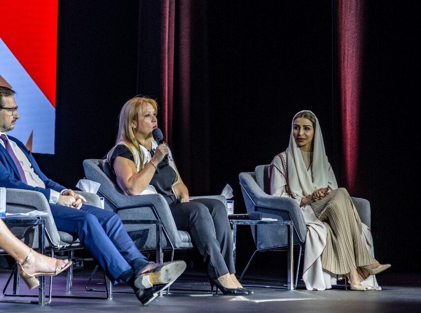 “Las mujeres están en todas las áreas en Paraguay, con capacidad, creatividad y nuevos estilos de liderazgo. A pesar de los obstáculos que persisten, se abre paso al desarrollo”, expresó la ministra de la Mujer, Celina Lezcano, en la Expo Universal Dubái 2020.  Foto: Gentileza.