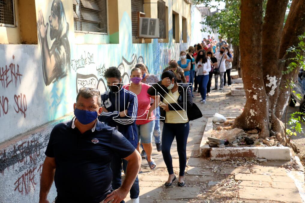 A partir de hoy es obligatorio el uso de tapabocas en lugares abiertos o cerrados, ya sean públicos o privados, y donde no se pueda mantener la distancia física. Foto: Pánfilo Leguizamón.