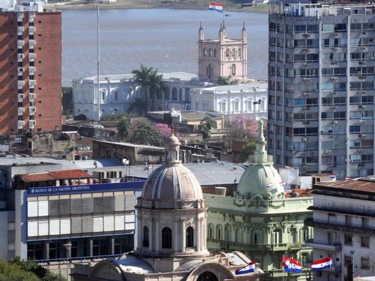 El Ministerio de Hacienda modernizó el pago a las víctimas de la dictadura, a través del uso de tarjeta de débito del Banco Nacional de Fomento (BNF). Foto: Archivo.