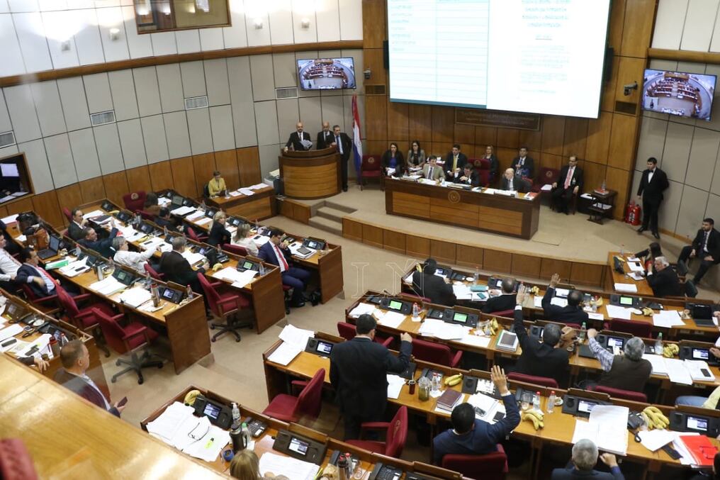 La Cámara de Senadores aprobó hoy el proyecto y lo remitió a la Cámara de Diputados. La iniciativa busca reducir de 25 a 22 años la edad para pugnar por la intendencia, y de 23 a 20 años para competir por la concejalía. Foto: Archivo.