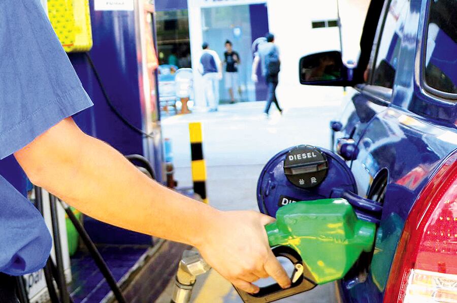 SET anuncia que la reducción del impuesto selectivo al consumo en los combustibles seguirá hasta julio de este año. Foto: Archivo.
