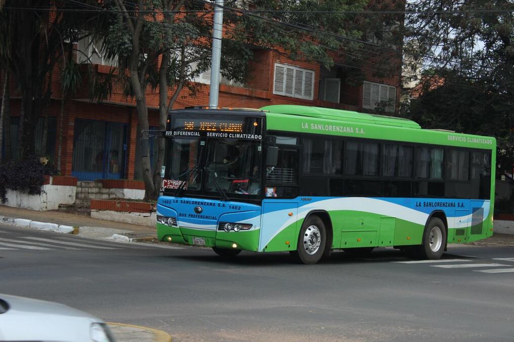 Una joven perdió el análisis médico al descender de un colectivo a raíz de la velocidad con la que conducía el chofer. Foto: Agustín Acosta/Ilustrativa.
