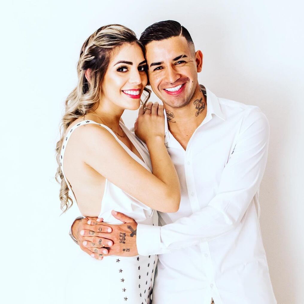 El jugador del Club Olimpia, Derlis González, y su esposa la excantante Karimi Chávez celebraron su “boda de lana”, tras 7 años de haber decidido unir sus vidas en matrimonio. Foto: Gentileza.