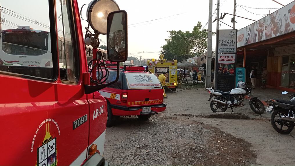 Personal de Bravo Lambaré recibió la denuncia de un accidente de tránsito sobre la Avda. Defensores del Chaco casi Yakare Valija. Foto: Gentileza.