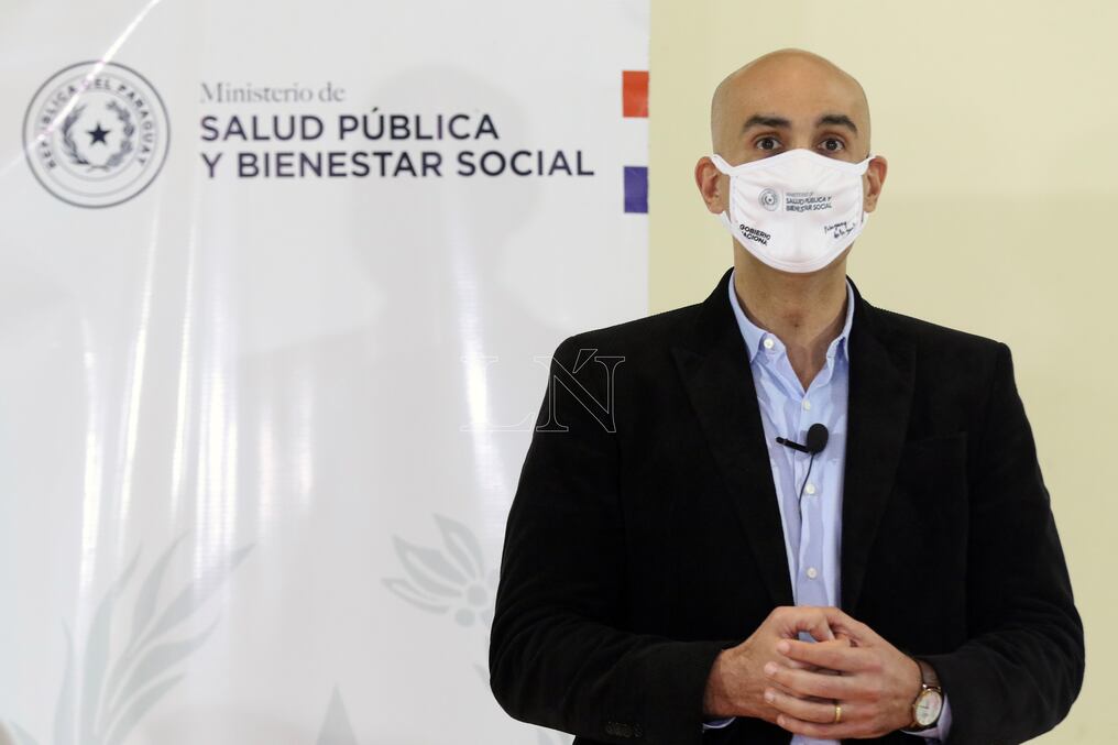 El ministro de Salud, Julio Mazzoleni, actualizó el mapa epidemiológico sobre casos de COVID-19 a nivel país. Foto: Archivo.