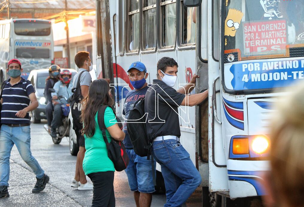 El viceministro indicó que la ciudadanía debe entender que la vacunación “no significa que la pandemia ya terminó”. Foto: Christian Meza.