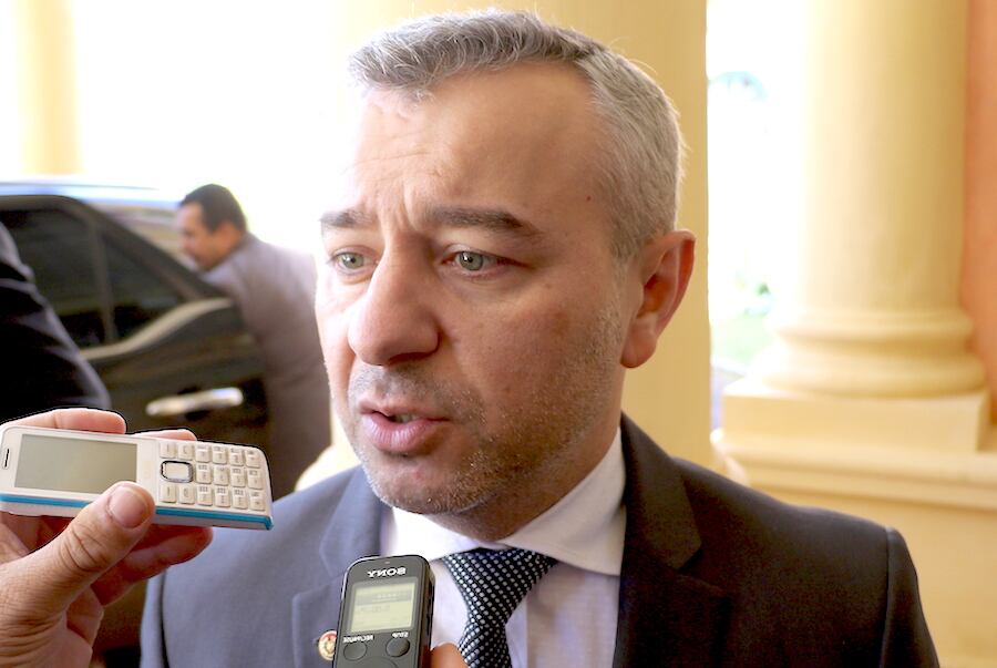 Daniel Centurión logró contar con el respaldo del mandatario Mario Abdo Benítez mediante conspiraciones, según denunció el senador Martín Arévalo. Foto: Archivo.