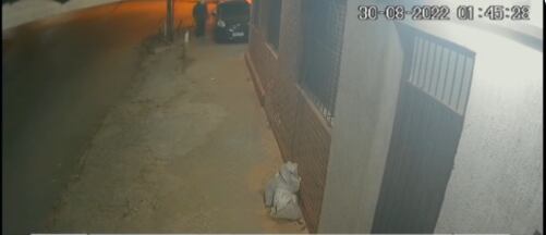 Un circuito de seguridad registró cómo el ladrón accedió al control de vehículo activando otra llave digital del mismo. Foto: Captura de pantalla.