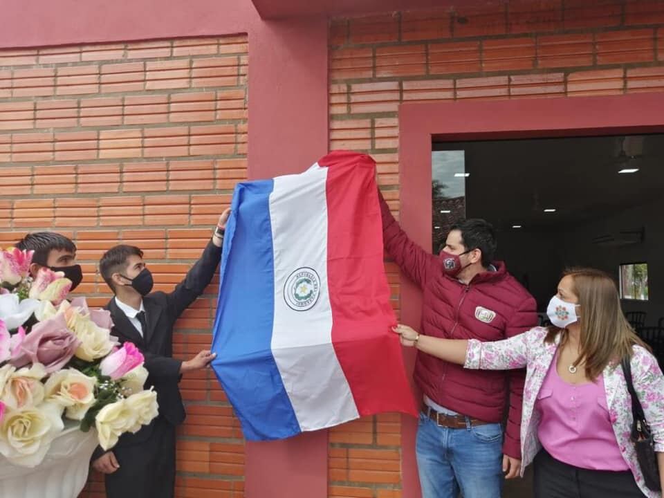 El intendente Miguel Olmedo durante la inauguración de obras en la institución educativa San Roque. Foto: Gentileza