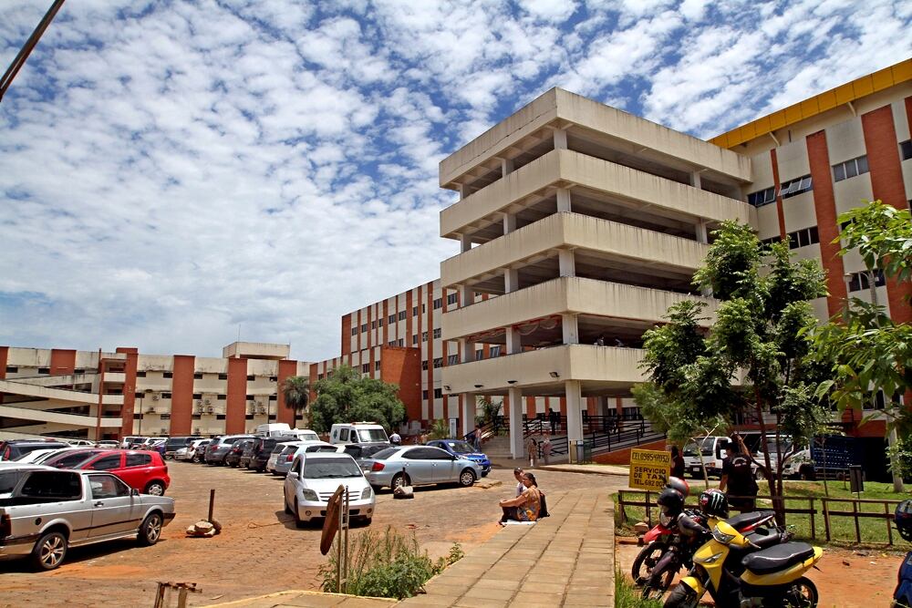 En Clínicas suspendieron citas agendadas para mañana lunes 2 de mayo y reagendarán turnos para garantizar la atención a pacientes de consultorios externos. Foto: Archivo.