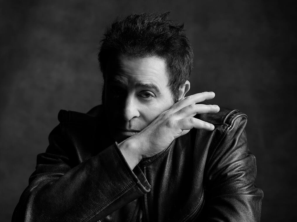 Escribir un hit que atraviese el tiempo y las generaciones no es fácil. De eso se trata “Mr. Jones” aquella canción tan popular de Counting Crows que con casi 30 años sigue caricaturizando a adultos jóvenes que buscan conquistar el mundo. Foto: Gentileza Mark Seliger.